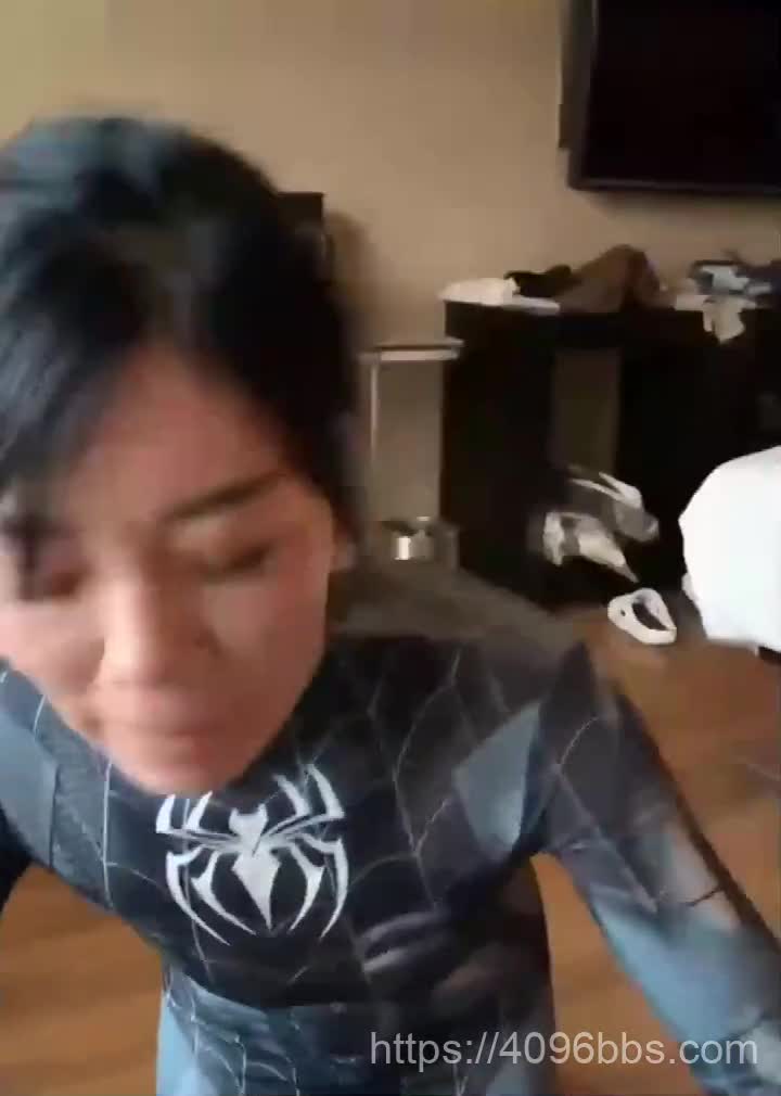 微信群里认识的少妇，非常的性饥渴，差点被他“吸”死，最后的蜘蛛侠很带劲