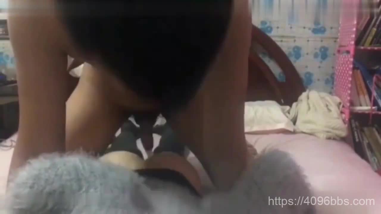 【好片分享】渣男友诱骗害羞女友蒙眼后偷偷拍摄性爱过程曝光,看的鸡动不已