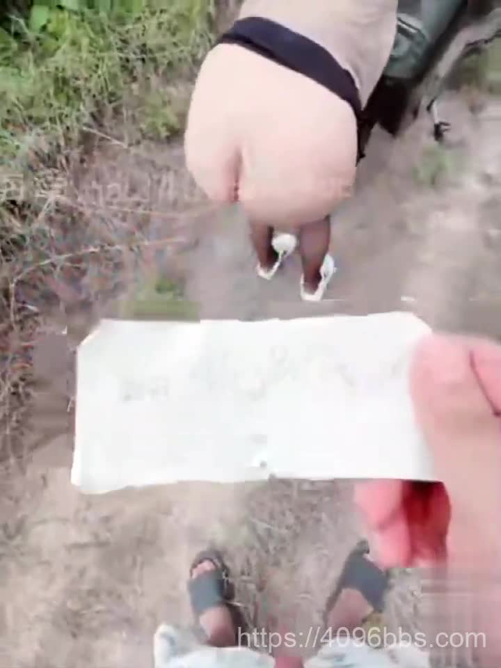 【好片分享】滕州骚逼就是多玉米地野战确实刺激